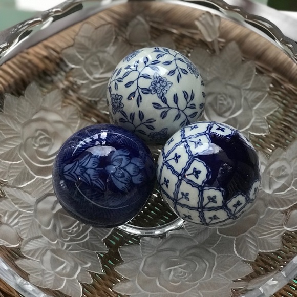 Vintage blue & white ceramic chinoiserie orbs - set of 3 - grandmillennial - Picture 2 of 7